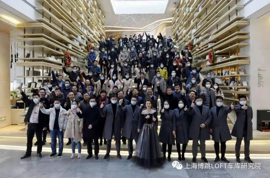 梅州全国一百多人在华侨城汉口道6号参观研讨LOFT专利车库技术！